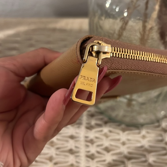 Prada zip around continental wallet - Picture 8 of 8